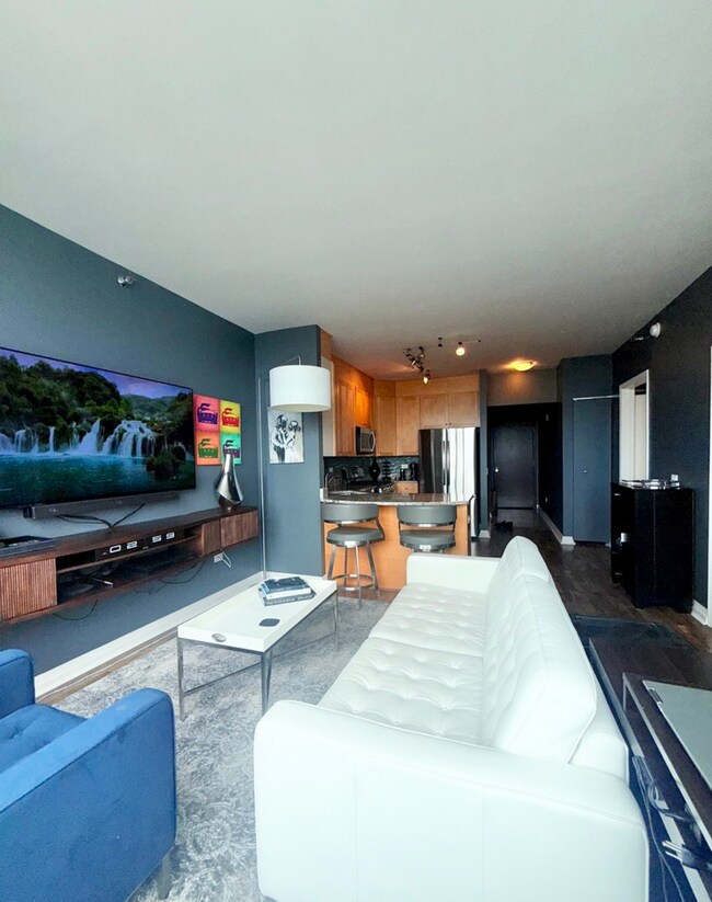 33 W Ontario St, Unit 51G in Chicago, IL - Building Photo - Building Photo