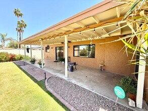 2816 E Laurel Ln in Phoenix, AZ - Building Photo - Building Photo