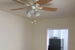 811 4th St, Unit # G in Santa Monica, CA - Building Photo