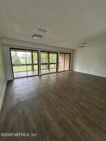 7616 Las Palmas Way in Jacksonville, FL - Building Photo