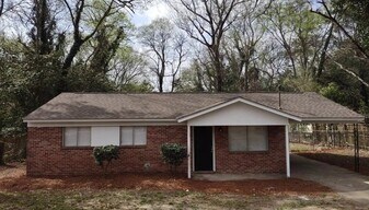 1327 Ridgeview Rd in Columbus, GA - Building Photo