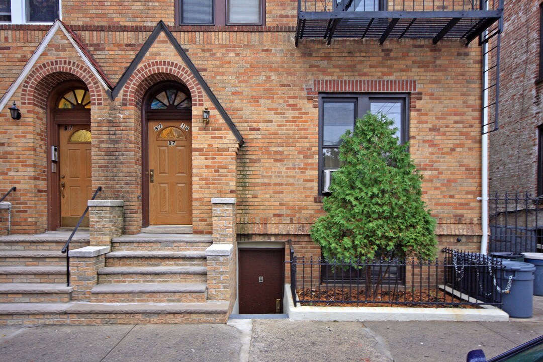 87-18 87th St in Jamaica, NY - Building Photo