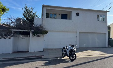 702 Cedar St, Unit 702 Cedar in Santa Monica, CA - Building Photo - Building Photo