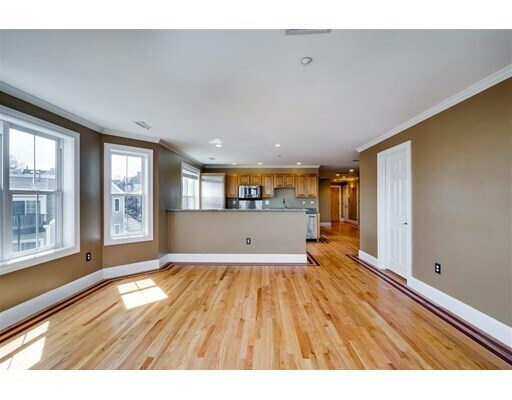 39 Dorchester St-Unit -18 in Boston, MA - Foto de edificio - Building Photo