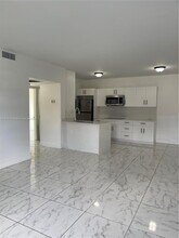 15699 SW 73rd Cir Terrace in Miami, FL - Foto de edificio - Building Photo