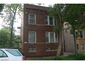 2555 W Logan Blvd in Chicago, IL - Foto de edificio - Building Photo