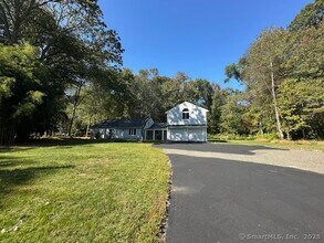 21 Half Mile Common in Westport, CT - Building Photo - Building Photo