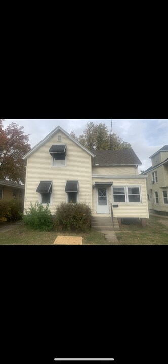 619 W Washington St in Springfield, IL - Building Photo