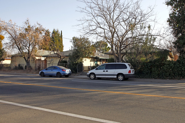 406 Las Palmas Ave in Sacramento, CA - Foto de edificio - Building Photo