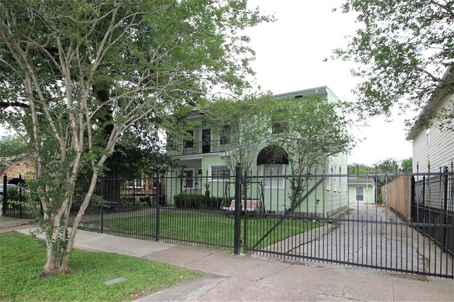 1463 Munger St photo'