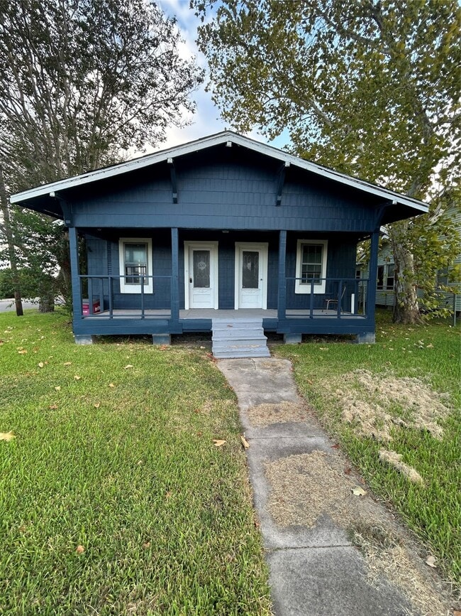 property at 530 W 1st St