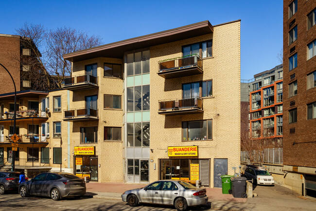 4939 De La Côte-Des-Neiges Ch in Montréal, QC - Building Photo - Building Photo