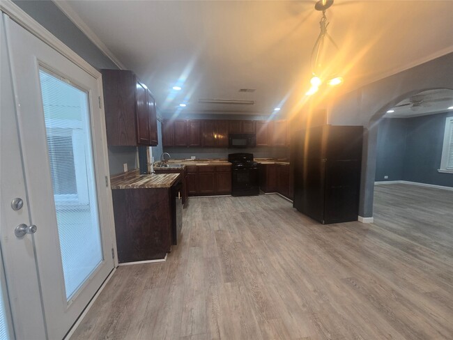 property at 1905 Oleander