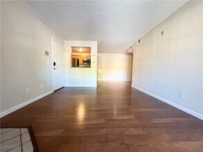 220 Mission Newport Ln in Las Vegas, NV - Building Photo - Building Photo