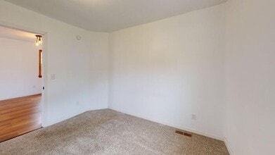 202 E St S in Glen Ullin, ND - Building Photo - Building Photo