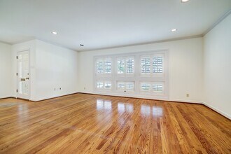 5642 Wickersham Ln in Houston, TX - Building Photo - Building Photo