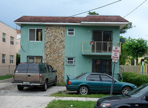 978 NW 2nd St in Miami, FL - Building Photo - Building Photo