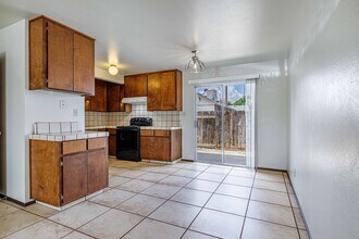 307-313 Almond Ave in Turlock, CA - Building Photo - Building Photo