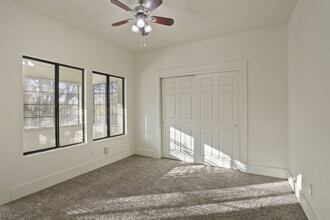 830 N Van Buren St in Stockton, CA - Building Photo - Interior Photo