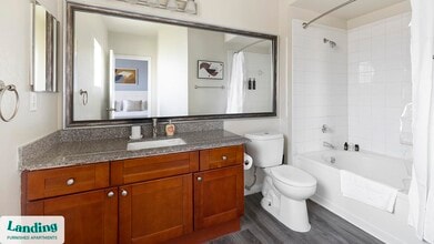 901 Lakeside Cir, Unit 2212 in Lewisville, TX - Foto de edificio - Building Photo