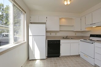 Summit View in Salem, OR - Building Photo - Interior Photo