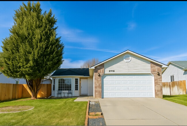property at 2718 Bobcat Dr