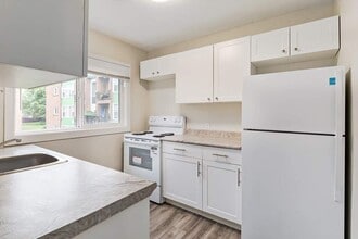 Main Street Villa in Saskatoon, SK - Building Photo - Building Photo