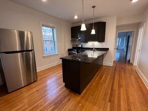 6018 N Melvina Ave, Unit Unit 2 in Chicago, IL - Foto de edificio - Building Photo