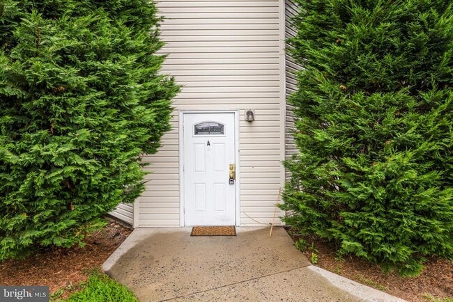 7 E Mill Rd in Maple Shade, NJ - Building Photo - Building Photo