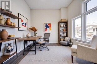 3045 Sandy Acrs Ave in Severn, ON - Building Photo