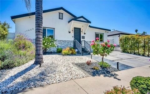 17900 Bullock St in Los Angeles, CA - Building Photo