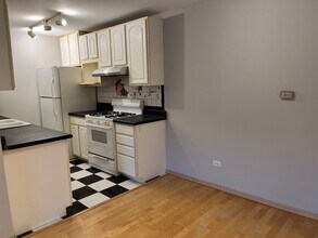 875 Tree Ln in Prospect Heights, IL - Building Photo - Building Photo