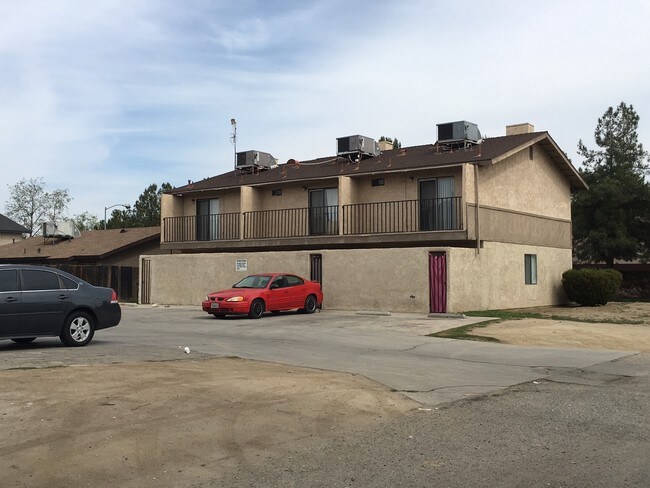 6409 Castleford St in Bakersfield, CA - Foto de edificio - Building Photo