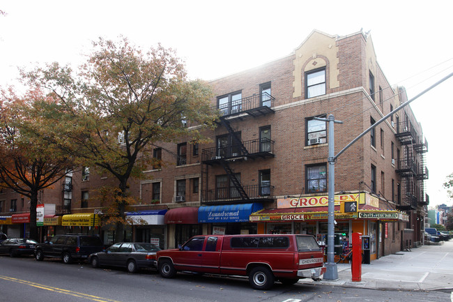 32-02 34th Ave in Long Island City, NY - Foto de edificio - Building Photo