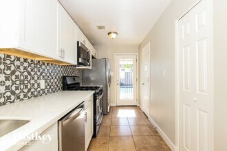 3437 E Holly St in Phoenix, AZ - Building Photo - Building Photo