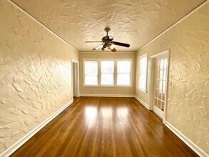 1645 W Mulberry Ave in San Antonio, TX - Building Photo - Building Photo