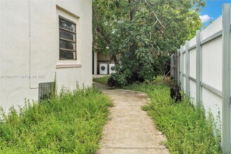 1137 NW 29th Terrace in Miami, FL - Building Photo - Building Photo