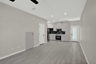1010 Monaco Blvd in Laredo, TX - Building Photo - Building Photo