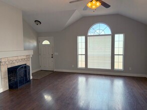 1200 Deer Grove Dr in Cedar Park, TX - Foto de edificio - Building Photo