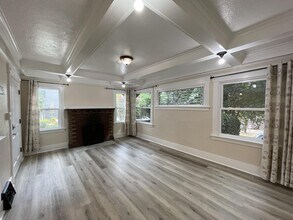 4303 8th Ave NE in Seattle, WA - Building Photo - Building Photo