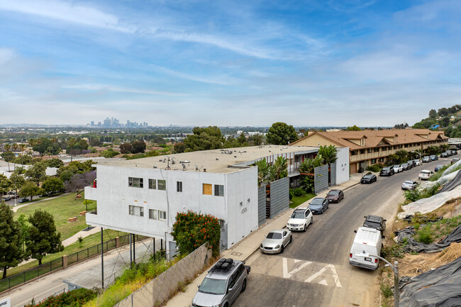 4515 Don Ricardo Dr in Los Angeles, CA - Building Photo - Building Photo