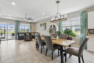 11380 SW Lyra Dr. in Port St. Lucie, FL - Foto de edificio - Building Photo
