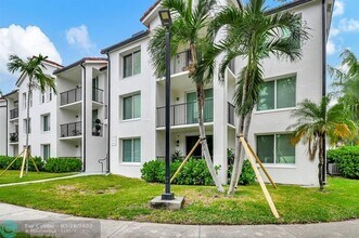 703 Villa Cir in Boynton Beach, FL - Building Photo - Building Photo