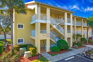 8271 Key Royal Cir, Unit 924 in Naples, FL - Building Photo