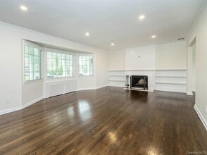 14 St Pauls Pl in Garden City, NY - Building Photo - Building Photo