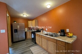 114 Bridge St in Farmington, ME - Building Photo - Building Photo