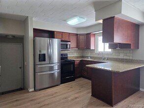 5016 S Old US Hwy 23 in Brighton, MI - Building Photo - Building Photo