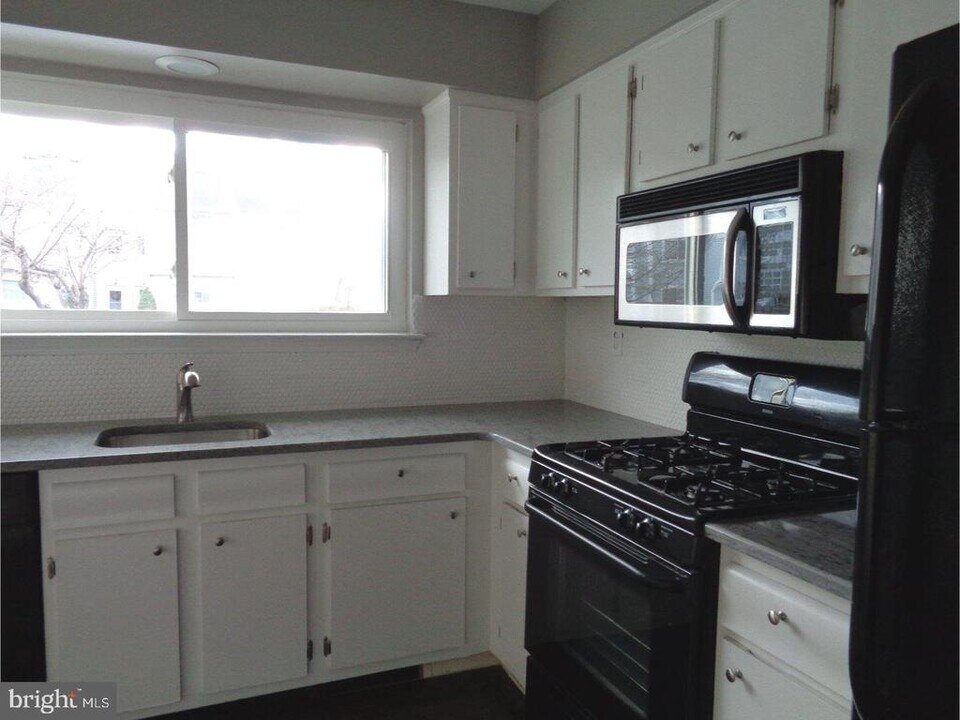 101 Greenridge Cir in Newtown, PA - Building Photo