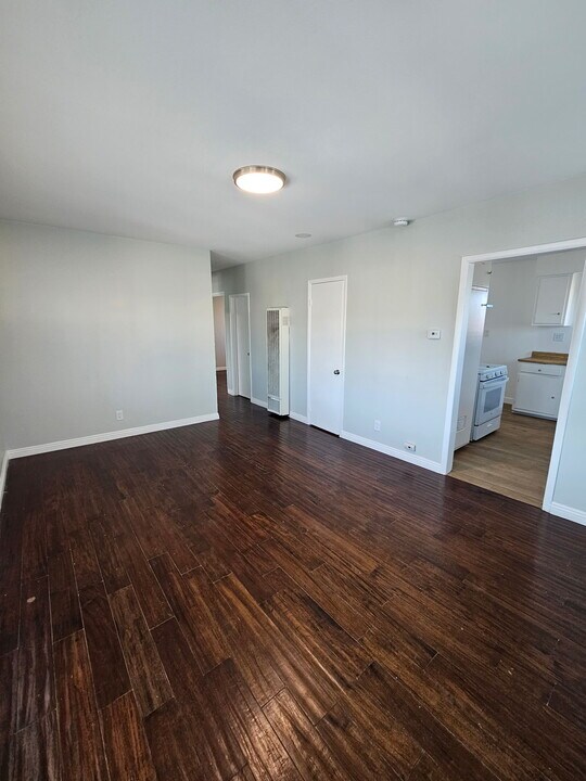 1215 E 15th St, Unit 1215 in a half in Long Beach, CA - Foto de edificio