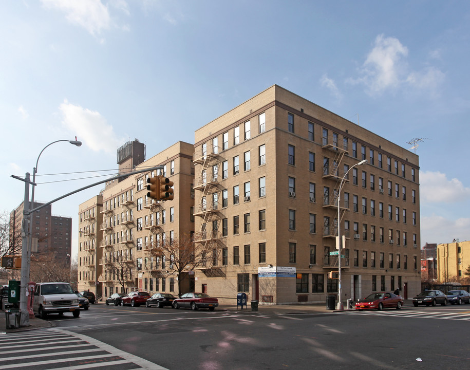 Angelo Del Toro Complex in Bronx, NY - Building Photo